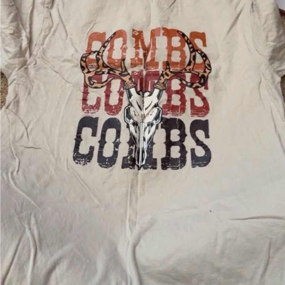 Graphic T-Shirt with Deer Skull Design
